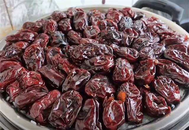 端午節到了，教你蒸甑糕，棗香濃郁，軟糯黏甜，一次蒸一盆不夠吃