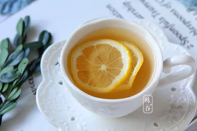 天熱怕曬黑？建議「常食2果，多喝3水」，皮膚水潤白皙不怕曬