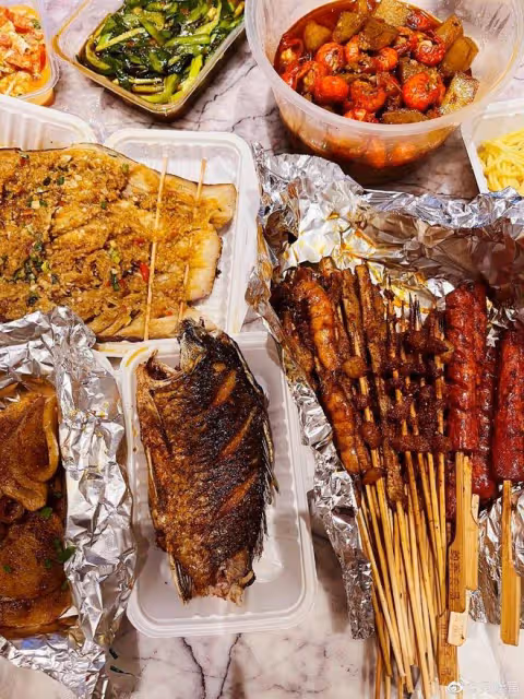 吳謹言曬長沙美食火了，引來上萬人點贊，網友：看餓了，求蹭飯