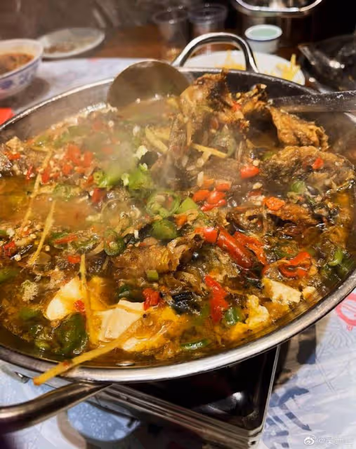吳謹言曬長沙美食火了，引來上萬人點贊，網友：看餓了，求蹭飯
