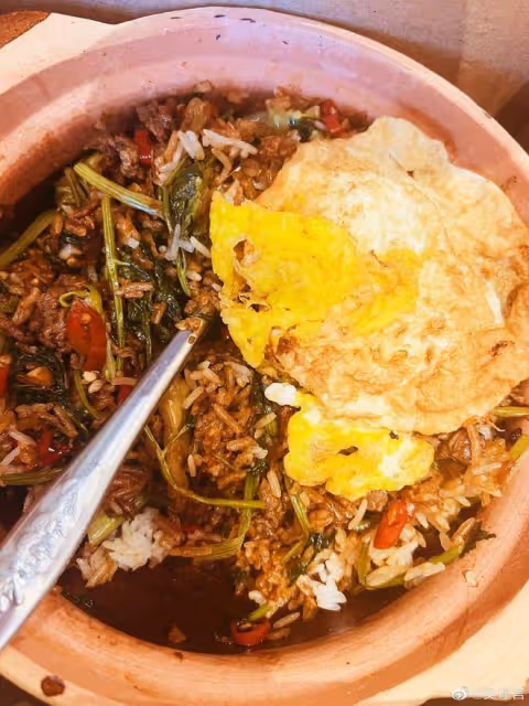 吳謹言曬長沙美食火了，引來上萬人點贊，網友：看餓了，求蹭飯