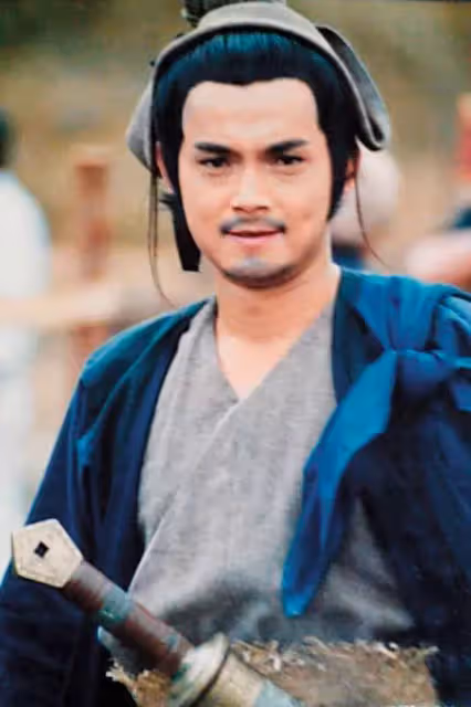 鄭平君熬30多年老薑首封影帝和兒子簽同經紀公司，父子演差20歲兄弟，他讚：青出於藍更勝於藍