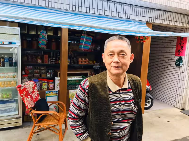 鄭平君熬30多年老薑首封影帝和兒子簽同經紀公司，父子演差20歲兄弟，他讚：青出於藍更勝於藍