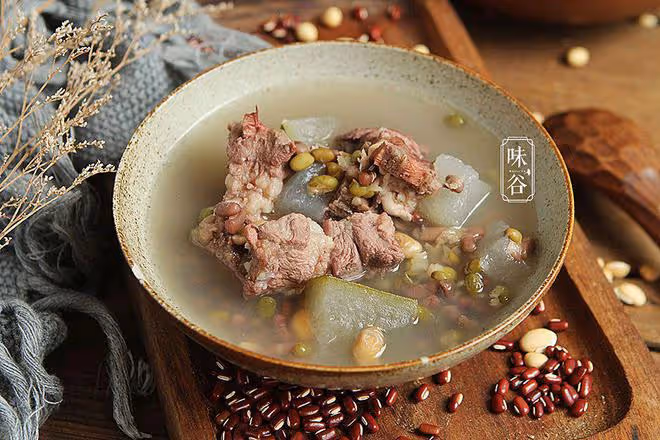 夏至天熱雨水多，記得煲這湯給家人喝，清熱祛濕，不懂喝可惜了