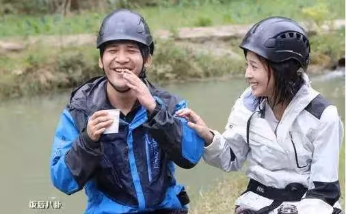 張鈞甯媽媽近照曝光，長相惹人爭議、網友：難怪張鈞甯長得這麼美！