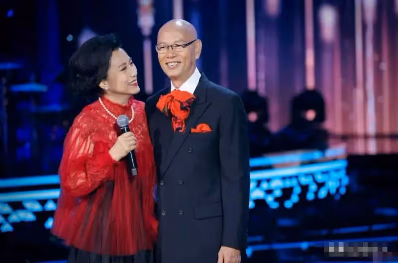 汪明荃兩度患癌，羅家英求婚20次：娛樂圈，再也沒有這樣的愛情了