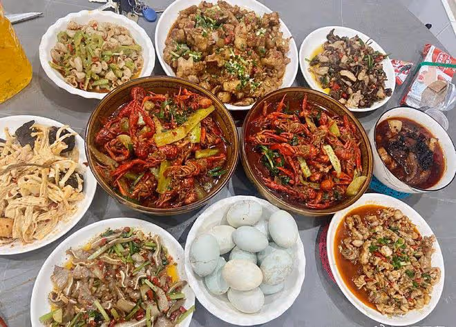 朋友圈曬的8家端午團圓飯，不同地區的各有千秋，你最喜歡哪一桌