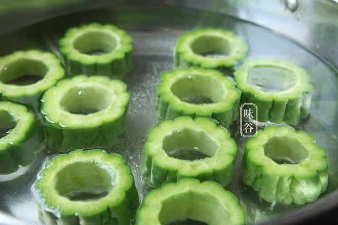 芒種前後，要多吃這瓜，塞點肉餡蒸一蒸，清熱解暑營養，輕鬆度夏