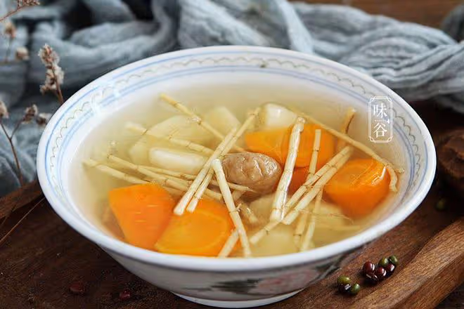 夏季易上火，要多喝這6道糖水，清甜滋潤又消暑，舒適度過炎夏