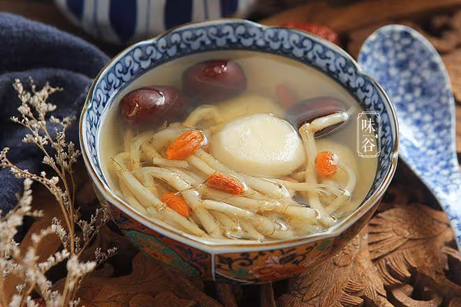 夏季易上火，要多喝這6道糖水，清甜滋潤又消暑，舒適度過炎夏