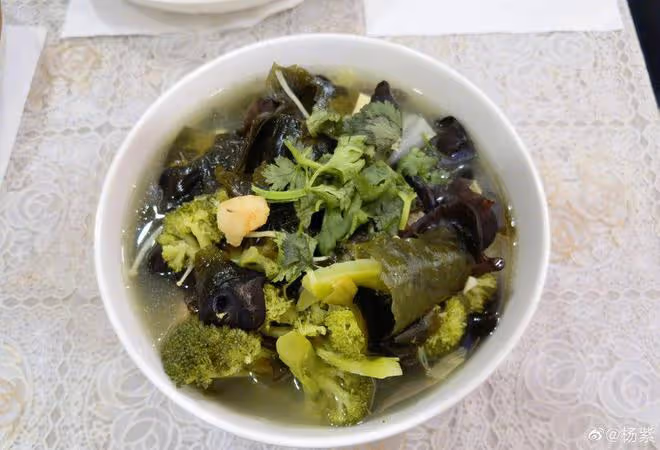 楊紫的營養餐火了，清淡少油營養均衡，網友：自律的人太優秀了