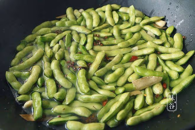 煮毛豆，熱水下鍋還是冷水下鍋？很多人不懂，難怪毛豆發黃不入味