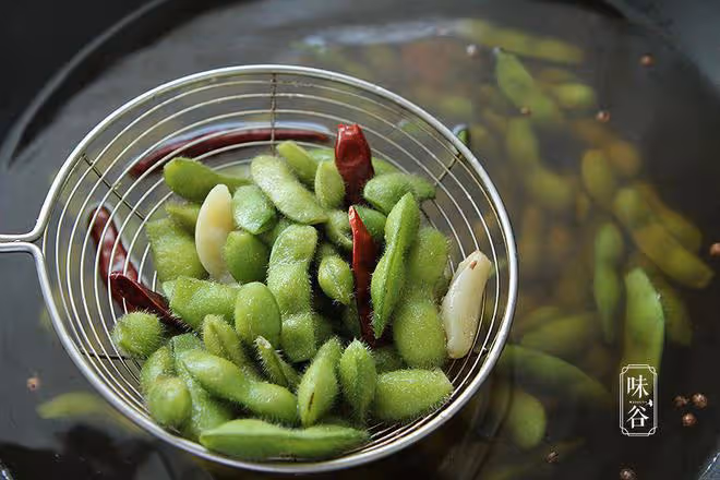 煮毛豆，熱水下鍋還是冷水下鍋？很多人不懂，難怪毛豆發黃不入味