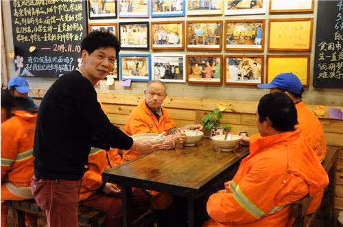 陝西麵館老闆酒齡30年，徹悟4個酒圈「謊言」，至今有人深信不疑