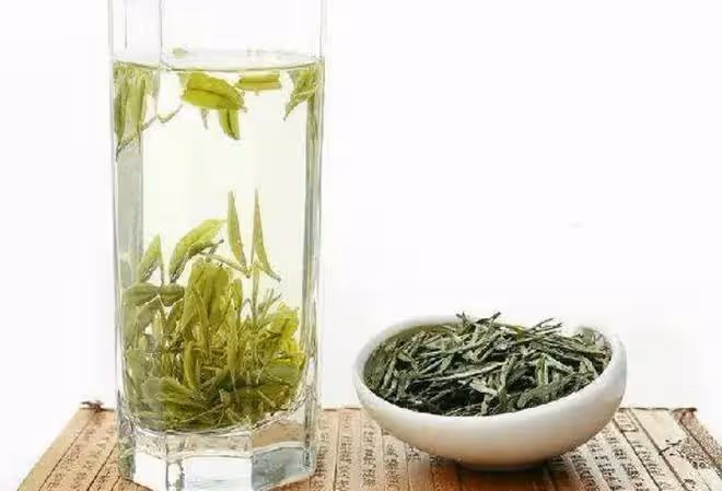 立夏後，天氣太熱！寧可少喝飲料也要多喝3種應季茶，營養又解暑