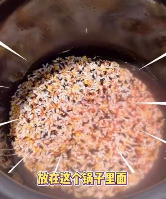 劉畊宏夫妻曬減脂餐火了，營養低卡，網友：感覺一碗都不夠吃