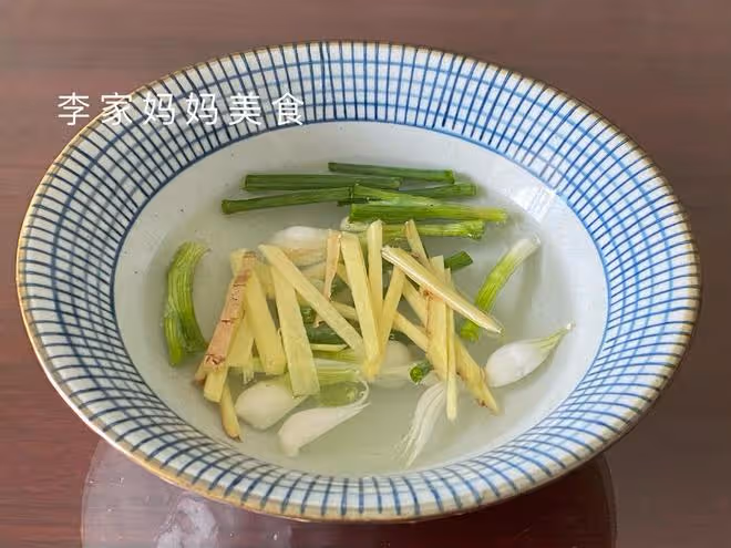 韭菜芹菜靠邊站，夏天多吃這菜，營養極高正當季，蒸包子特別香