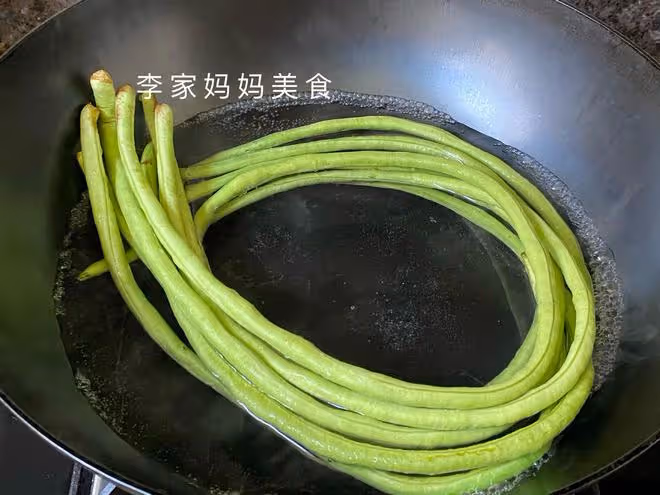 韭菜芹菜靠邊站，夏天多吃這菜，營養極高正當季，蒸包子特別香