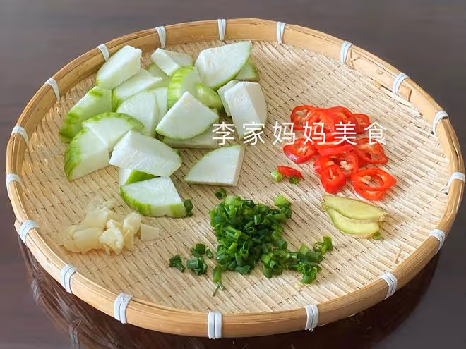 夏天出汗多，這菜要多吃，鉀含量極高，營養美味，經常上火要多吃