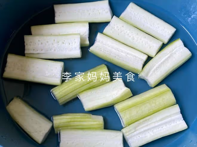 入夏後，多給孩子吃這道菜，鈣含量極高，孩子愛吃長高個