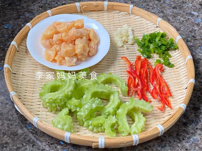 入夏後，豬肉魚肉靠邊站，這菜要多吃，低脂營養高，好吃不上火