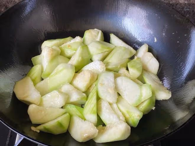 入夏後，這菜要多吃，比苦瓜營養，比黃瓜鮮美，經常上火要多吃