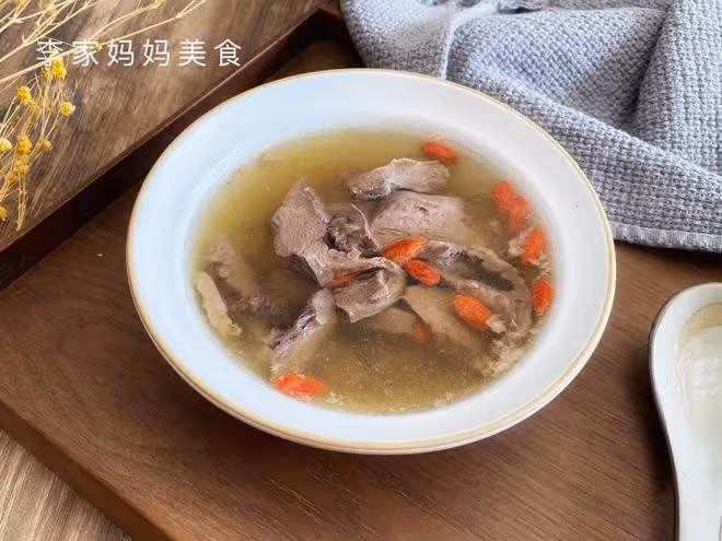 春天，建議中老年人多喝這4道湯，養胃易消化，營養又潤燥
