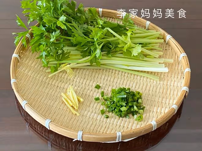 這菜全身是寶，比韭菜還鮮嫩，營養極高正當季，包餃子特別香