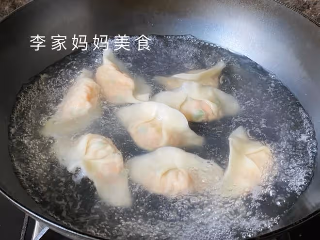 春天遇到這菜別手軟，鮮嫩營養高，好吃不上火，用來包餃子真香