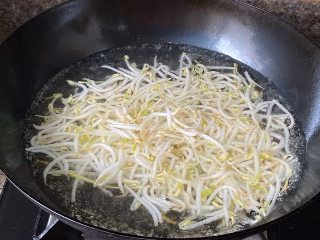 春天，多給家人喝這道湯，比雞湯還鮮美，營養易消化，好喝不上火