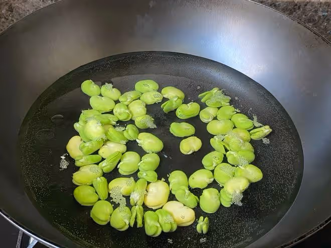 春季碰到這菜別手軟，營養高正當季，隨手一炒，比大魚大肉還解饞