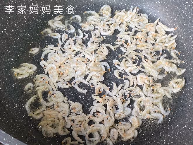 春天寧可不吃肉，也要給孩子吃這菜，鈣含量豐富，常吃個子長得快