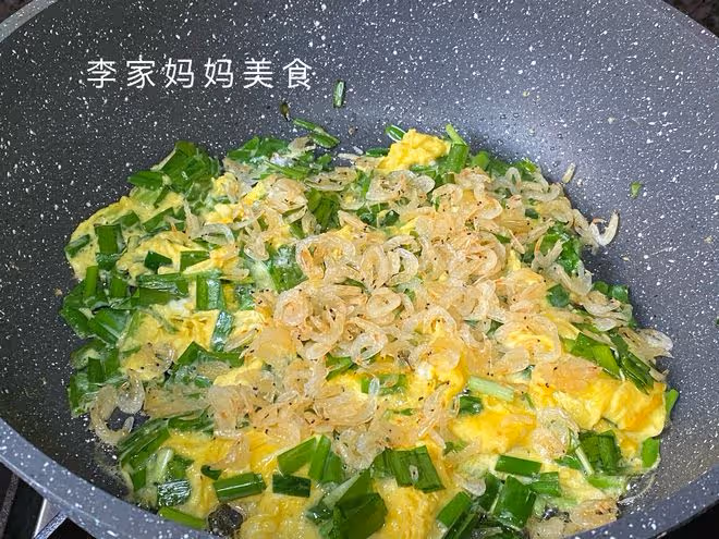 春天寧可不吃肉，也要給孩子吃這菜，鈣含量豐富，常吃個子長得快