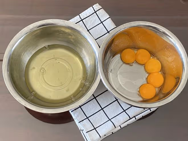 蒸電飯鍋蛋糕，牢記5個技巧，蛋糕鬆軟不回縮，軟糯鮮香又蓬鬆