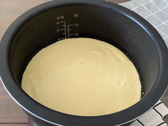 蒸電飯鍋蛋糕，牢記5個技巧，蛋糕鬆軟不回縮，軟糯鮮香又蓬鬆
