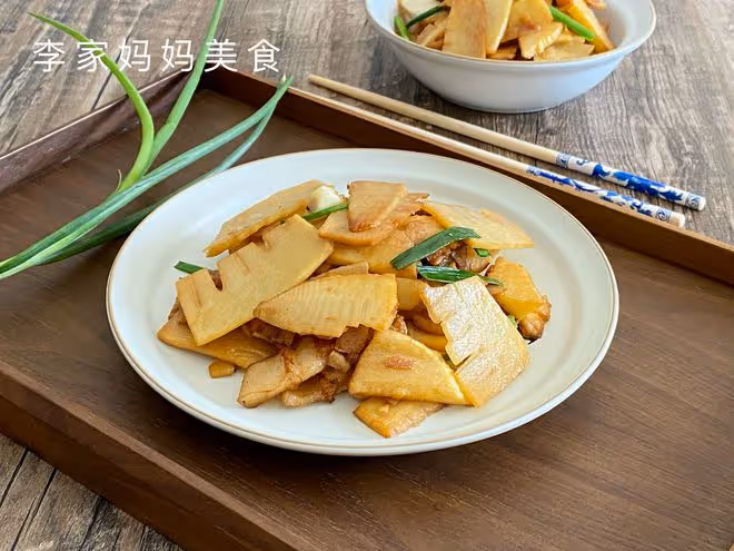 春天，碰到這菜別錯過，一斤5元，營養足味道鮮，好吃不油膩
