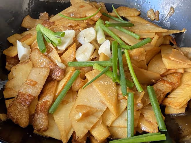 春天，碰到這菜別錯過，一斤5元，營養足味道鮮，好吃不油膩