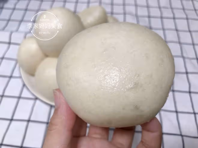 蒸饅頭時，用熱水還是冷水，記住5點，饅頭暄軟蓬鬆不回縮