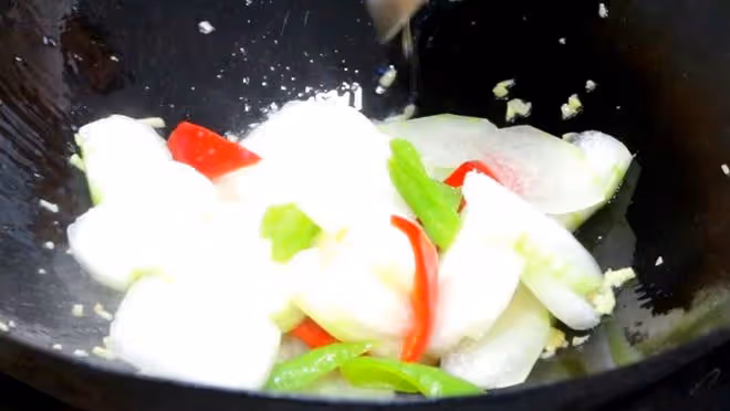 夏天要學會忌嘴，少吃「1瓜」多吃「4菜」，健康飲食，別不當回事