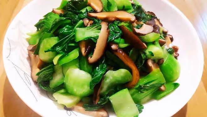 你炒青菜，為啥發黃出水不好吃？關鍵在這3個訣竅，看完後明白了