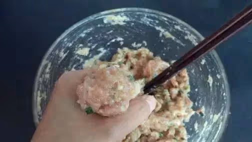 特喜歡的肉丸做法，孩子搶著吃！不用油炸好吃又健康！