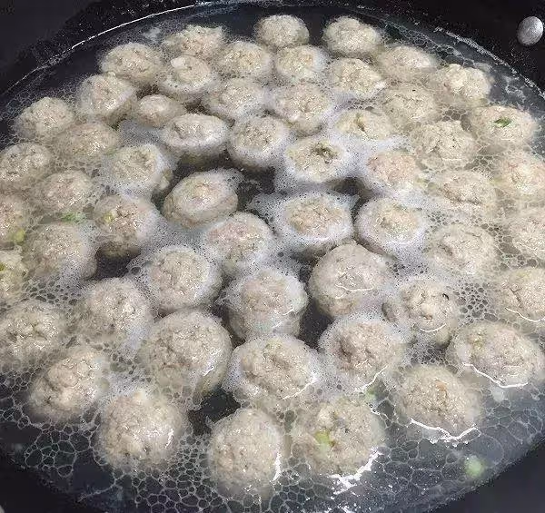 特喜歡的肉丸做法，孩子搶著吃！不用油炸好吃又健康！