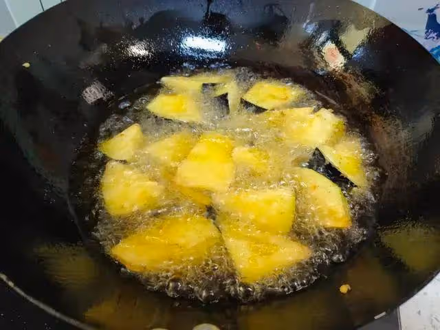 吃過這種做法的地三鮮嗎？香濃爽口，沒胃口吃這道菜就夠了！