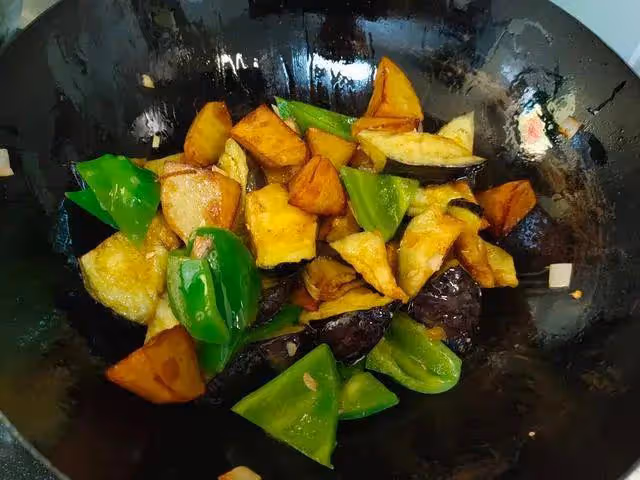 吃過這種做法的地三鮮嗎？香濃爽口，沒胃口吃這道菜就夠了！