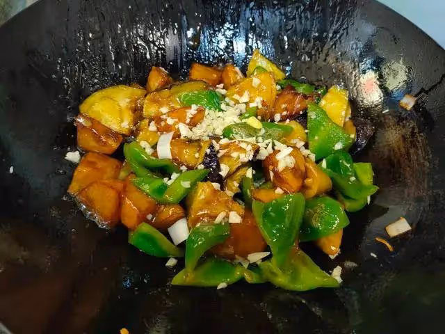 吃過這種做法的地三鮮嗎？香濃爽口，沒胃口吃這道菜就夠了！