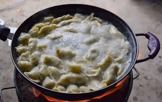 包韭菜餃子時，牢記「3放2不放」，韭菜翠綠不燒心，太解饞了