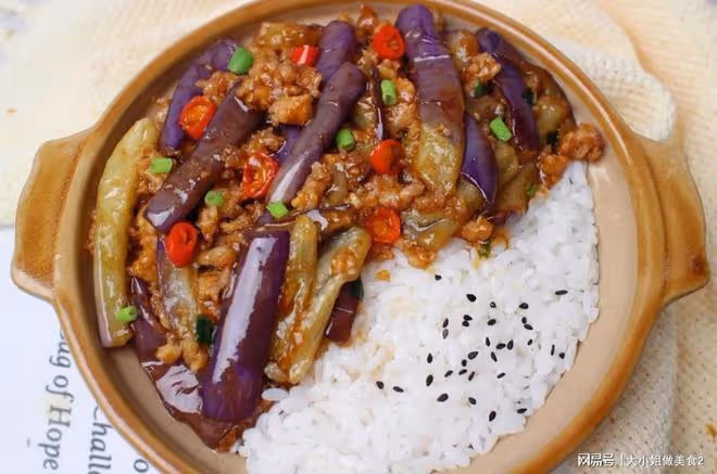分享九道蓋澆飯的做法，簡單好做，又香又下飯，大人孩子都愛吃