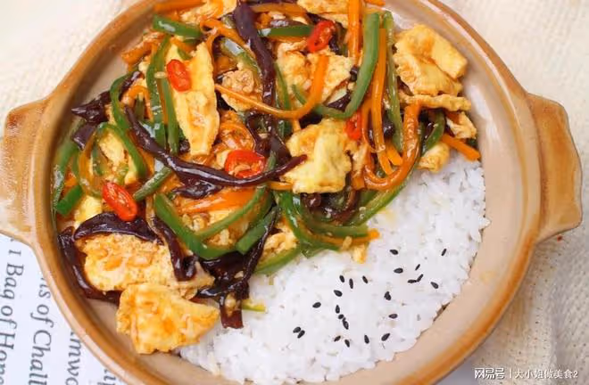 分享九道蓋澆飯的做法，簡單好做，又香又下飯，大人孩子都愛吃
