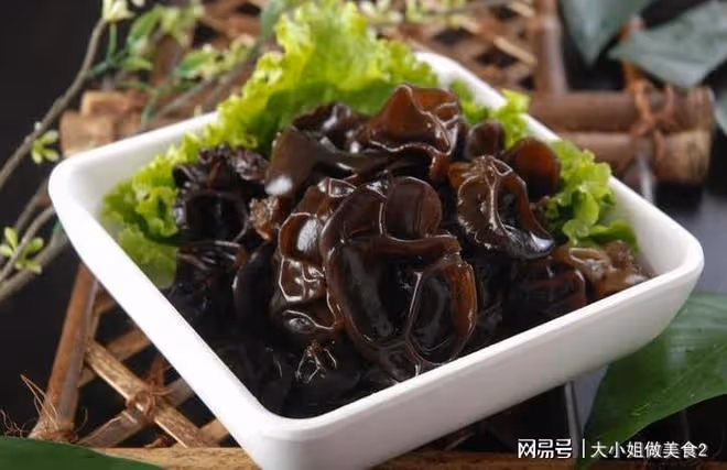 春季多吃黑木耳，營養豐富，高纖維低熱量，提高免疫力