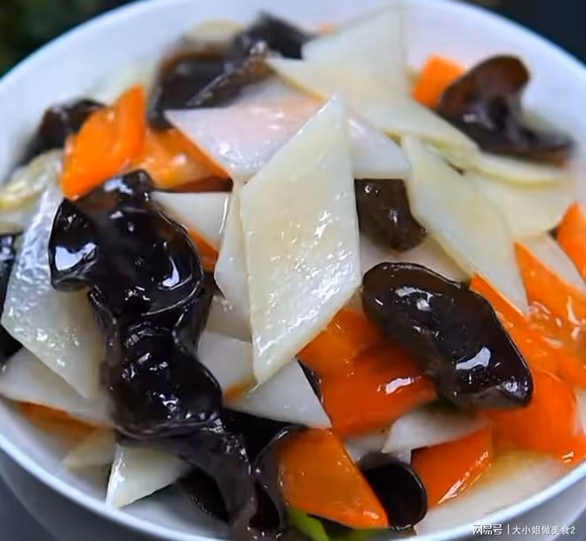 春季多吃黑木耳，營養豐富，高纖維低熱量，提高免疫力